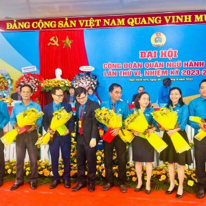 Dự đại hội công đoàn quận